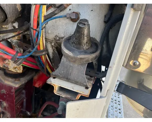 Freightliner FLD120 CLASSIC Hood Rest