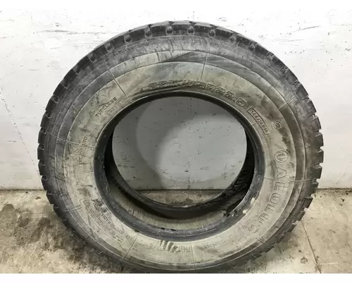 Freightliner FLD120 CLASSIC Tires