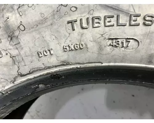 Freightliner FLD120 CLASSIC Tires