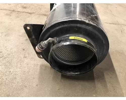 Freightliner FLD120SD Air Cleaner