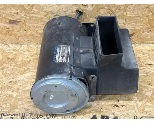 Freightliner FLD120SD Air Cleaner