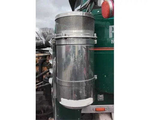 Freightliner FLD120SD Air Cleaner