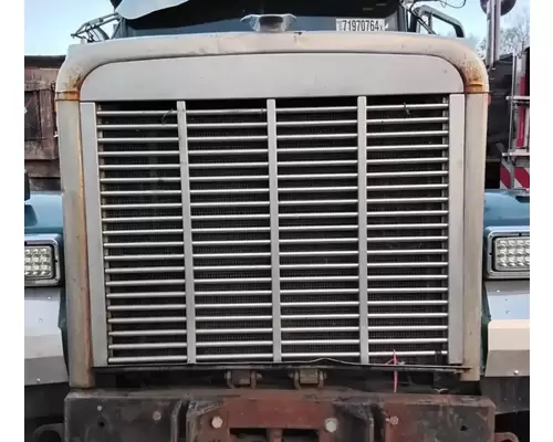 Freightliner FLD120SD Grille