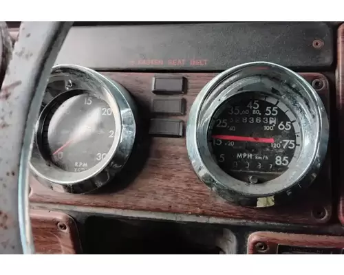 Freightliner FLD120SD Instrument Cluster