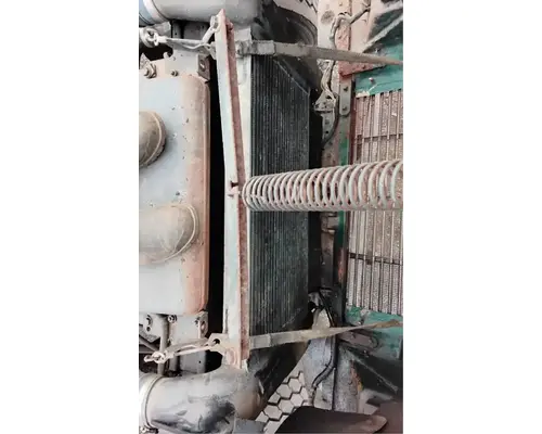 Freightliner FLD120SD Intercooler