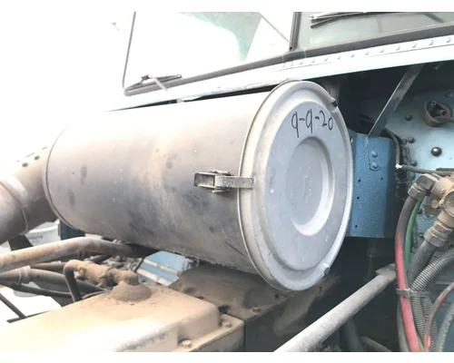 Freightliner FLD120 Air Cleaner