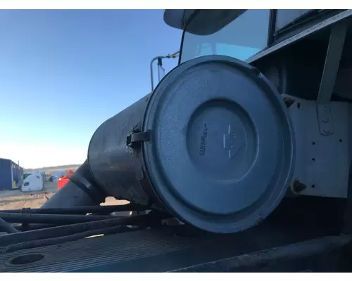 Freightliner FLD120 Air Cleaner