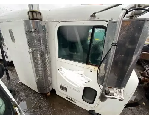 Freightliner FLD120 Cab