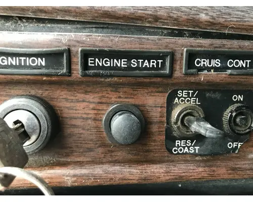 Freightliner FLD120 Dash Assembly