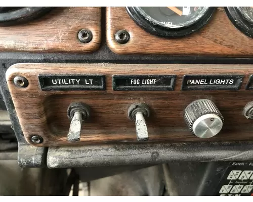 Freightliner FLD120 Dash Assembly