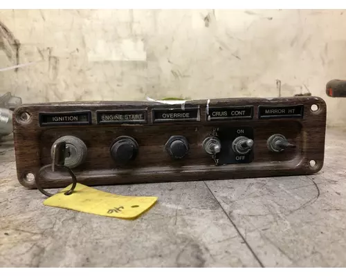 Freightliner FLD120 Dash Assembly