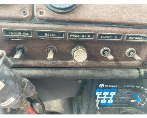 Freightliner FLD120 DashConsole Switch