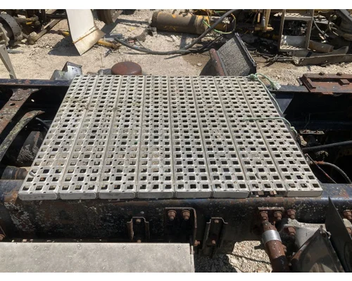 Freightliner FLD120 Deckplate