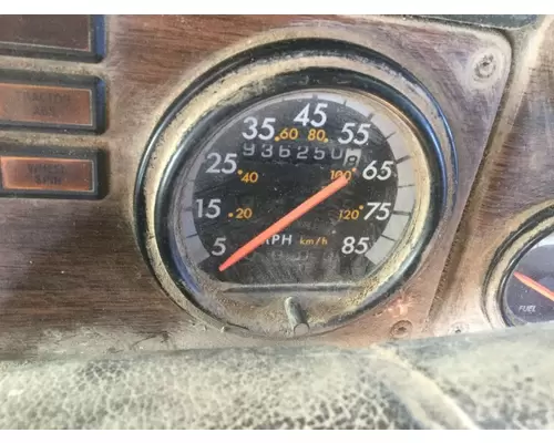 Freightliner FLD120 Instrument Cluster