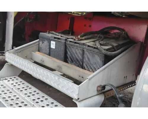 Freightliner FLD132 XL CLASSIC Battery Box