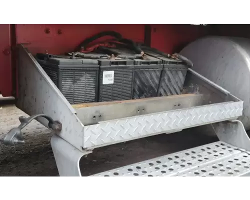 Freightliner FLD132 XL CLASSIC Battery Box