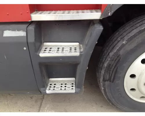 Freightliner FLT Skirt