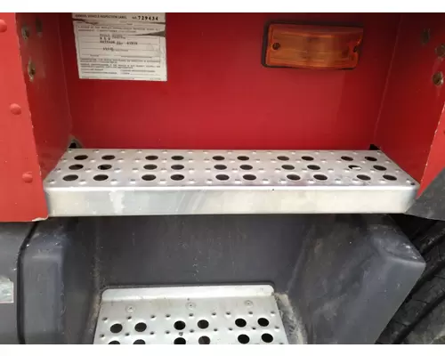 Freightliner FLT Step (Fuel Tank, Fairing