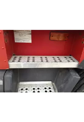 Freightliner FLT Step (Fuel Tank, Fairing