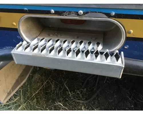 Freightliner FLT Step (Fuel Tank, Fairing