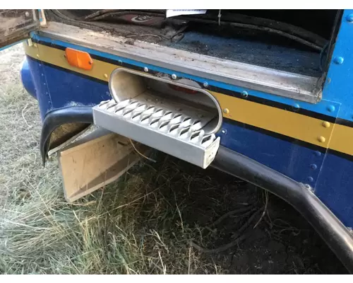 Freightliner FLT Step (Fuel Tank, Fairing