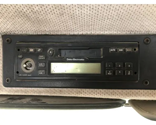Radio Freightliner FL112 Vander Haags Inc Cb