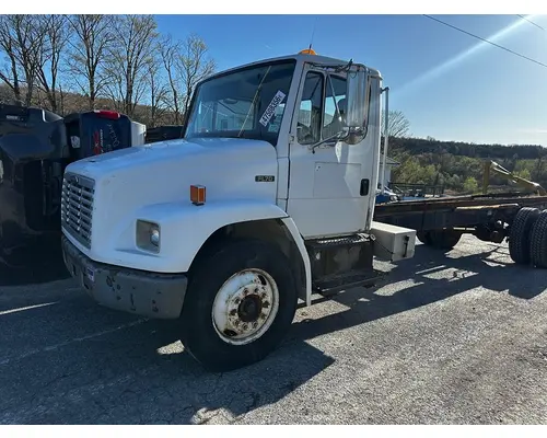 Complete Vehicle FREIGHTLINER FL70 Dutchers Inc   Heavy Truck Div  Ny