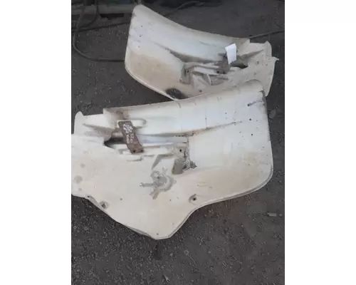 Fender FREIGHTLINER FL80 2679707 Ontario Inc