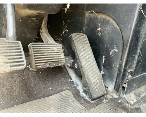 Accelerator Parts FREIGHTLINER FLC Geco - Fresno