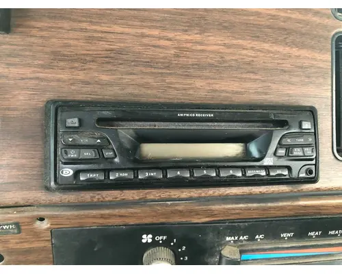 Radio Freightliner FLD112 Vander Haags Inc Cb