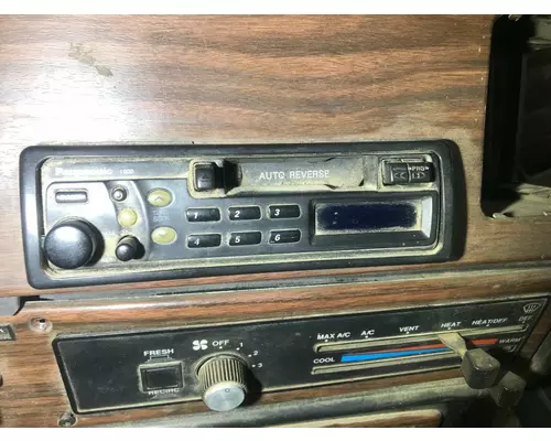 Radio Freightliner FLD112 Vander Haags Inc Sf