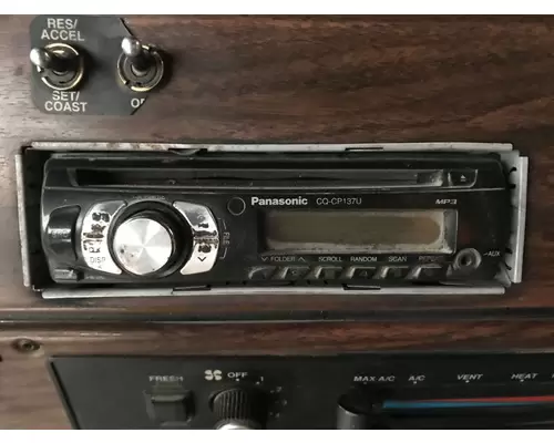 Radio Freightliner FLD112 Vander Haags Inc Cb