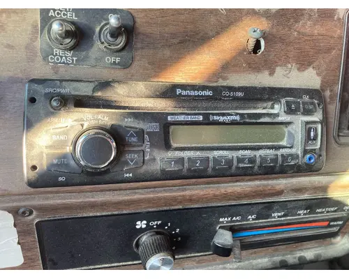 Radio Freightliner FLD120 Vander Haags Inc Sp