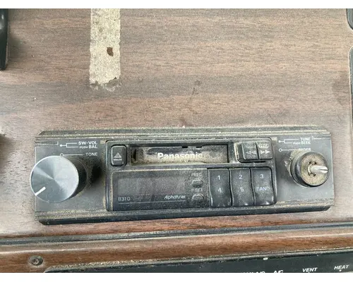 Radio Freightliner FLD120 Vander Haags Inc Dm