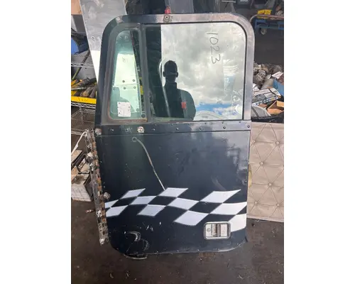 Door Assembly, Front FREIGHTLINER FLD120 Truck Salvage International Inc
