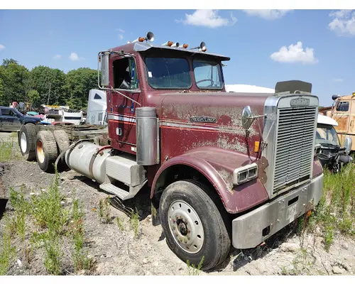 Rebuilders FREIGHTLINER FLD120 Truck Salvage International Inc