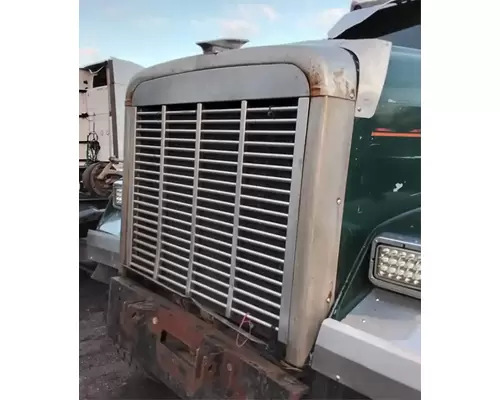 Grille Freightliner FLD120SD Complete Recycling Group LLC