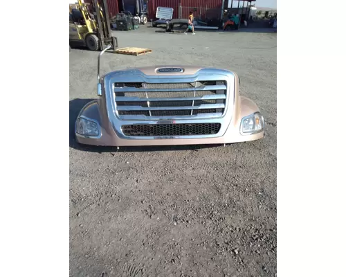 Hood FREIGHTLINER M-2 112 Hagerman Inc.