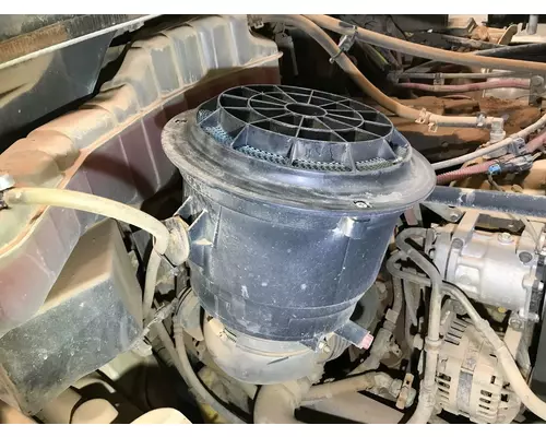 Freightliner M2 106 Air Cleaner