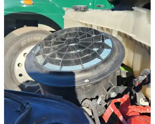Freightliner M2 106 Air Cleaner