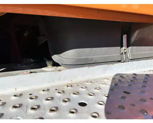 Battery Box FREIGHTLINER M2 106 DTI Trucks