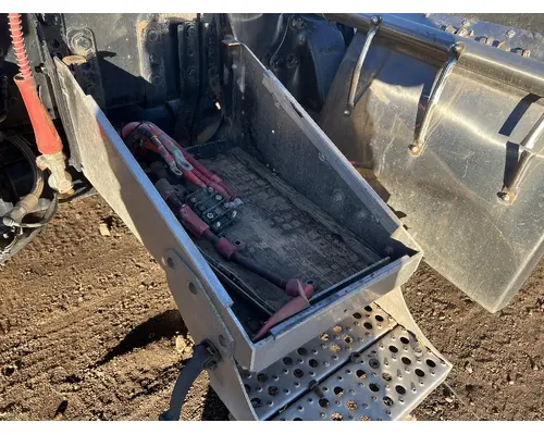 Battery Box FREIGHTLINER M2 106 DTI Trucks