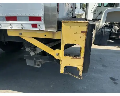 Freightliner M2 106 Body  Bed