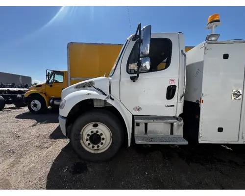 Cab FREIGHTLINER M2 106 DTI Trucks