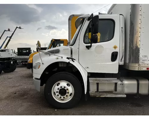 Cab FREIGHTLINER M2 106 DTI Trucks