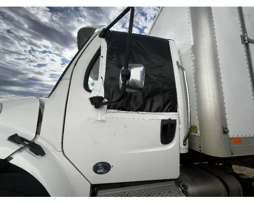 Cab FREIGHTLINER M2 106 DTI Trucks