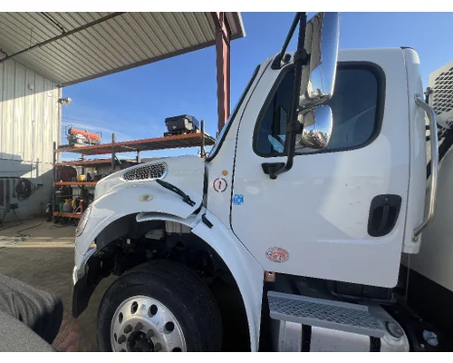 Cab FREIGHTLINER M2 106 DTI Trucks