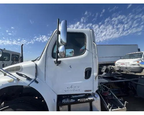 Cab FREIGHTLINER M2 106 DTI Trucks