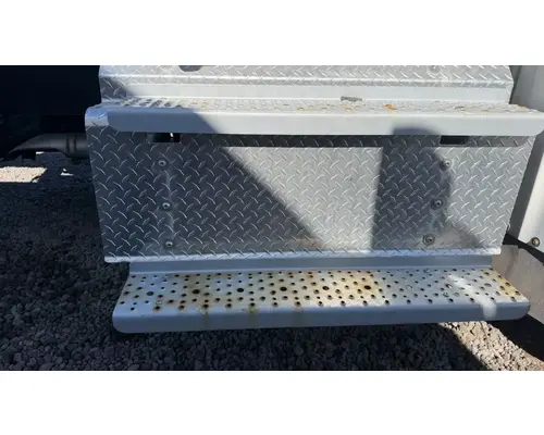 Freightliner M2 106 DPF (Diesel Particulate Filter)