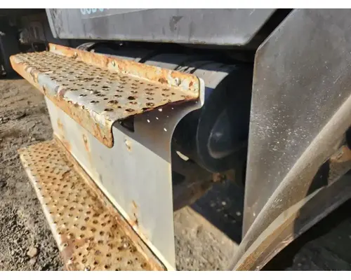 Freightliner M2 106 DPF (Diesel Particulate Filter)